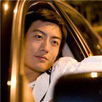 成熟男人开车头像