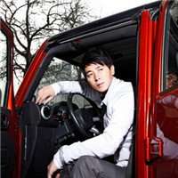 成熟男人开车头像