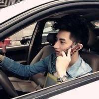 成熟男人开车头像