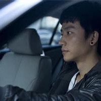 成熟男人开车头像