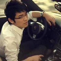 成熟男人开车头像