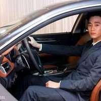 成熟男人开车头像