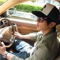 成熟男人开车头像