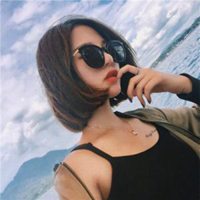 戴墨镜的女生头像