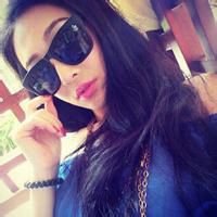 戴墨镜的女生头像