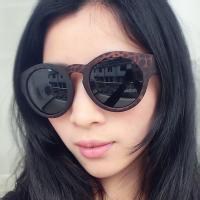 戴墨镜的女生头像