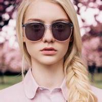 戴墨镜的女生头像