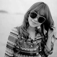 戴墨镜的女生头像