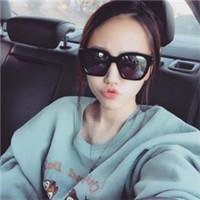 戴墨镜的女生头像