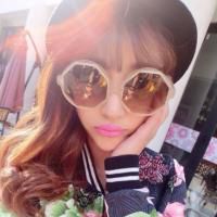 戴墨镜的女生头像