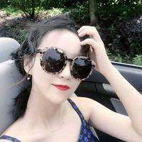 戴墨镜的女生头像