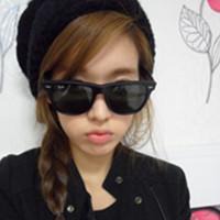 戴墨镜的女生头像