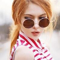 戴墨镜的女生头像