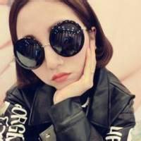 戴墨镜的女生头像