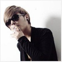 戴墨镜的男生头像