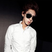 戴墨镜的男生头像