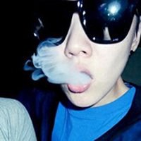 戴墨镜的男生头像