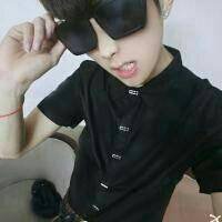 戴墨镜的男生头像