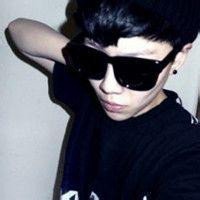 戴墨镜的男生头像