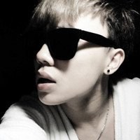 戴墨镜的男生头像