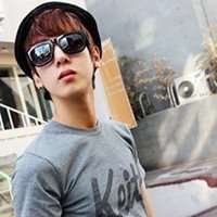 戴墨镜的男生头像