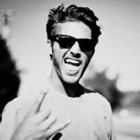 戴墨镜的男生头像