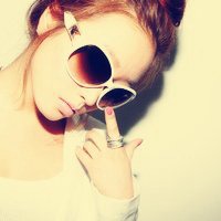 戴墨镜的美女头像