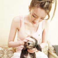 抱猫的女生头像