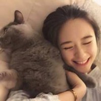 抱猫的女生头像