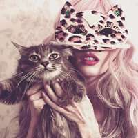 抱猫的女生头像