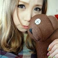 抱猫的女生头像