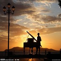 海边弹钢琴唯美头像