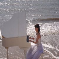 海边弹钢琴唯美头像