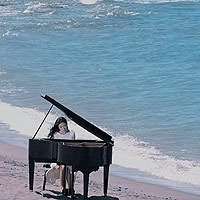海边弹钢琴唯美头像