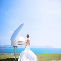 海边弹钢琴唯美头像