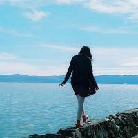 海边远景头像女生