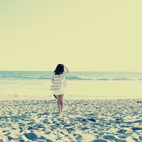 海边远景头像女生