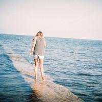 海边远景头像女生