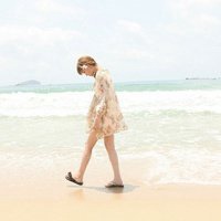 海边远景头像女生