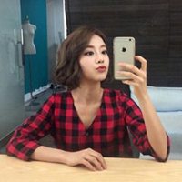 短发卷发头像女生