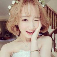 短发卷发头像女生