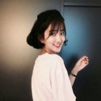 短发卷发头像女生