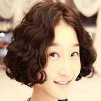 短发卷发头像女生