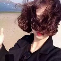 短发卷发头像女生