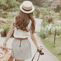 短发卷发头像女生