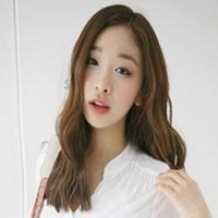 短发卷发头像女生