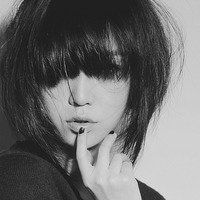 短发头像女生高冷黑白