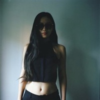 短发头像女生高冷黑白