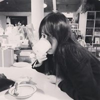 短发头像女生高冷黑白