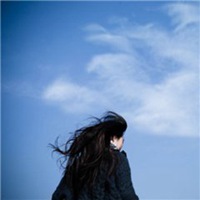 短发头像女生高冷黑白